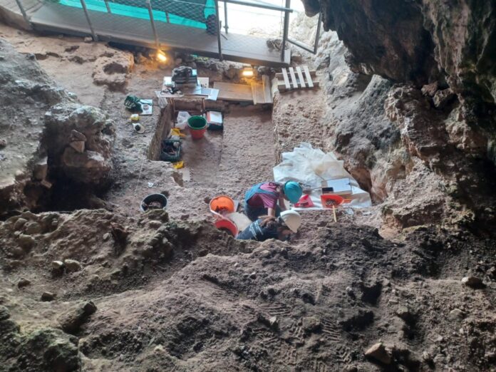 grotta della cala scavi 2026